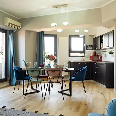 Wilson Old Roof * Bucharest